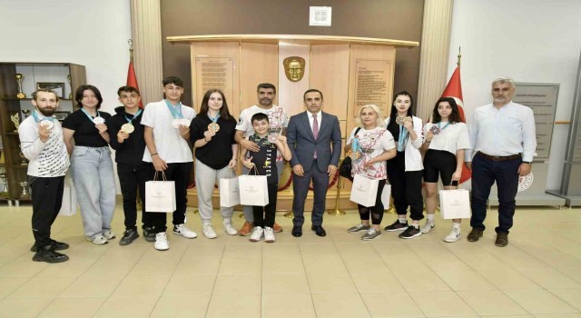 Şampiyon sporculardan Osman Ercana ziyaret