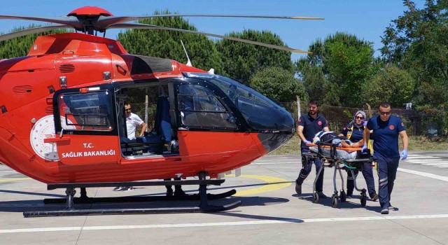Samsunda kazada yaralanan yaşlı kadın ambulans helikopterle hastaneye sevk edildi