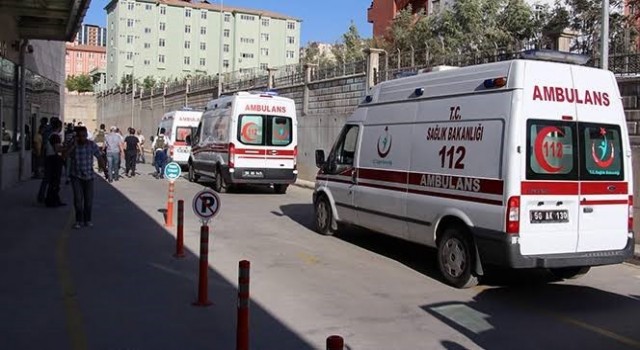 Siirtte hastane önünde kavga: 5 yaralı