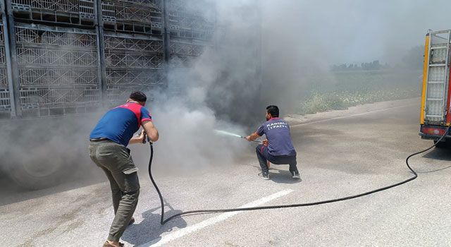 Tavuk Yüklü Tırda Yangın Paniği!