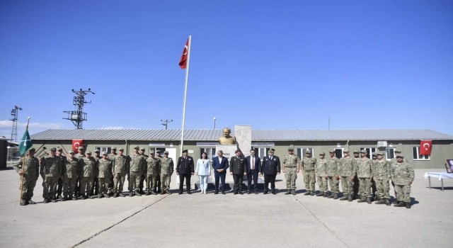 Validen sıfır noktasında bayramlaşma
