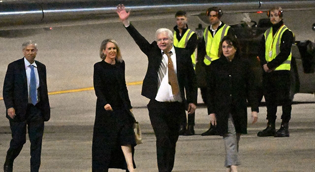 WikiLeaksin kurucusu Assange, ülkesine döndü