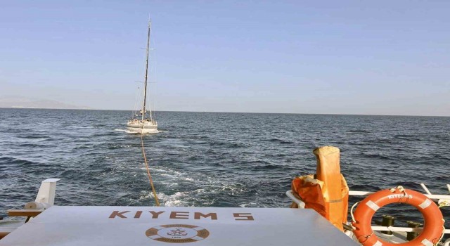 Yassıca Burnu açıklarında arızalanan ve sürüklenen tekneyi KIYEM ekipleri kurtardı