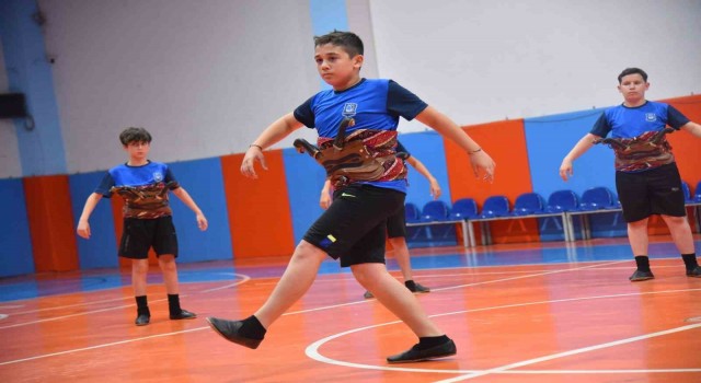 Yunusemrenin Efeleri İzmirden birincilikle dönmek istiyor