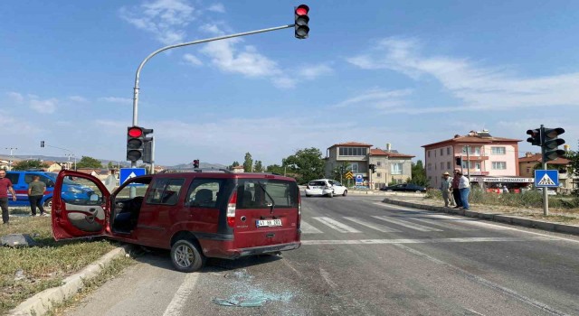 Afyonkarahisarda kaza: 4 kişi yaralandı