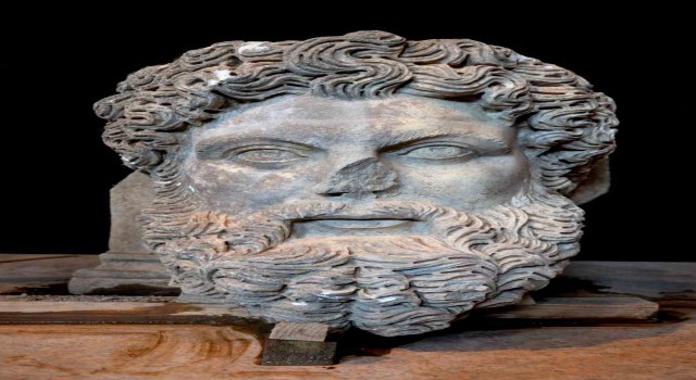 Aphrodisiasta benzersiz bir keşif: Kolosal Zeus Başı
