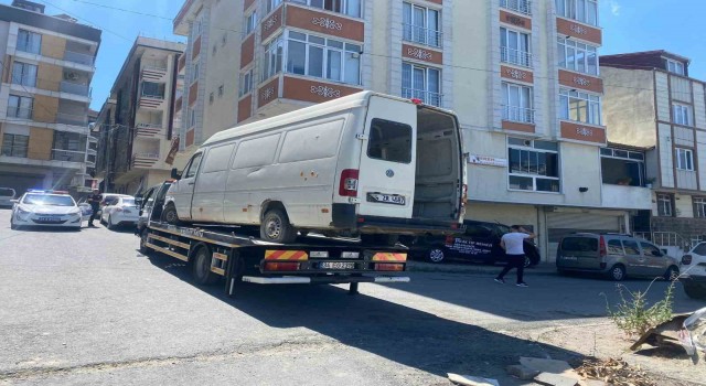 Arnavutköyde mahallenin korkulu rüyası olan terk edilmiş araçlar çekildi