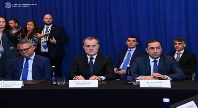 Azerbaycan ve Ermenistan dışişleri bakanları ABD'de bir araya geldi