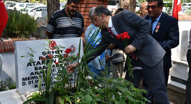 Başkan Çenet, Şehit Kabirlerini Ziyaret Etti