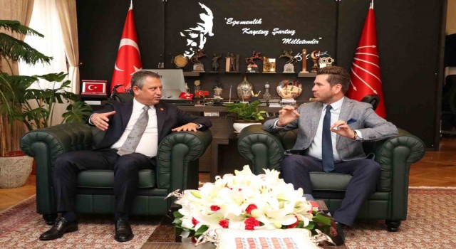Başkan Tatık, Genel Başkan Özelw meşhur Tavas Baklavasını götürdü