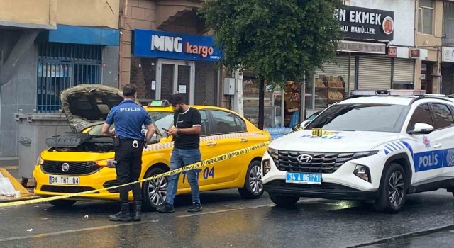 Beyoğlunda bir şahıs caddede rastgele ateş açtı, kurşunlar bir ticari taksiye isabet etti