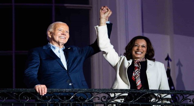 Biden'dan başkanlık yarışında yardımcısı Kamala Harris'e destek