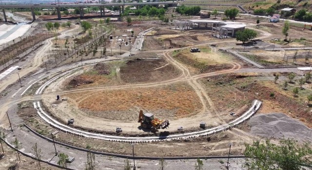 Bingöldeki millet bahçesinde çalışmalar devam ediyor