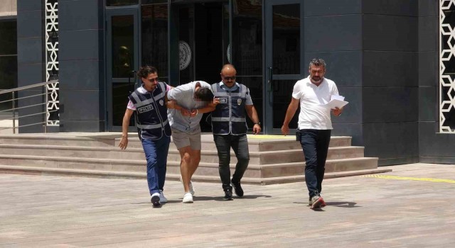 Çanakkalede 3 kardeş ile tartışan kıraathane işletmecisi bıçaklanarak öldürüldü
