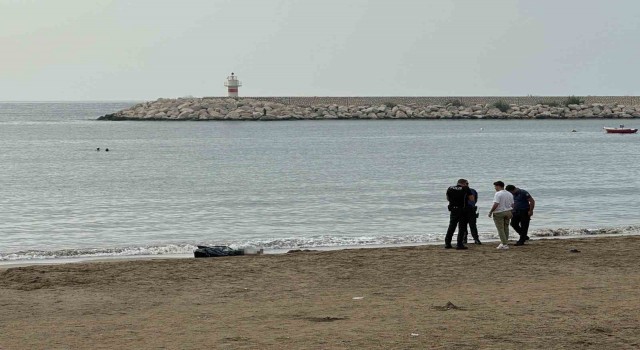 Denize giren bir kişi boğularak hayatını kaybetti