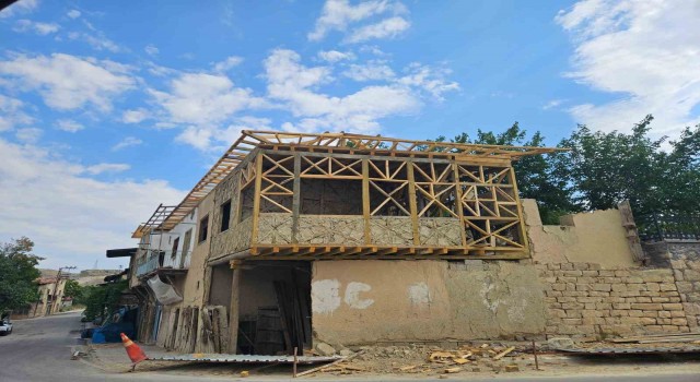 Derendedeki eski otelde restorasyon çalışmaları sürüyor