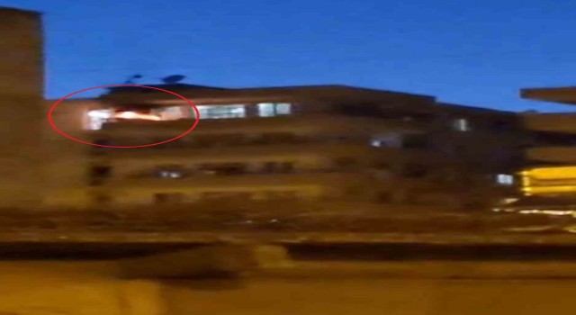 Diyarbakırda bir evin balkonundaki alevler paniğe neden oldu