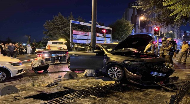 Esenlerde otomobil sürücüsü önce minibüse, ardından yayaya çarptı