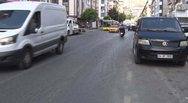 Esenyurtta kasklı saldırganlar oto yıkamayı kurşunladı; o anlar kamerada