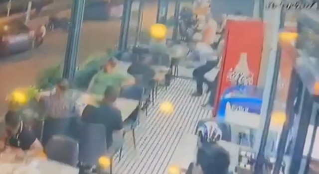 Esenyurtta motosikleti şahıslar, restorana ateş açtı: O anlar kamerada
