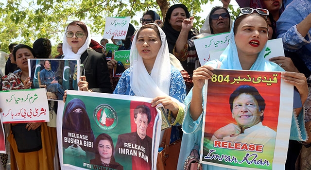 Eski Pakistan Başbakanı Imran Khan ve eşi Büşra Khan, yasa dışı evlilik iddialarından aklandı