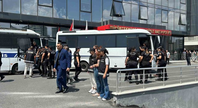 Fenomen soruşturmasında gözaltına alınan Neslihan ve İnanç Güngenin de aralarında bulunduğu 45 şüpheli adliyede