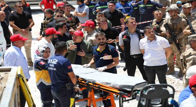 Gabarda sondaj kulesi altında kalan 3 işçiden 2si kurtarıldı