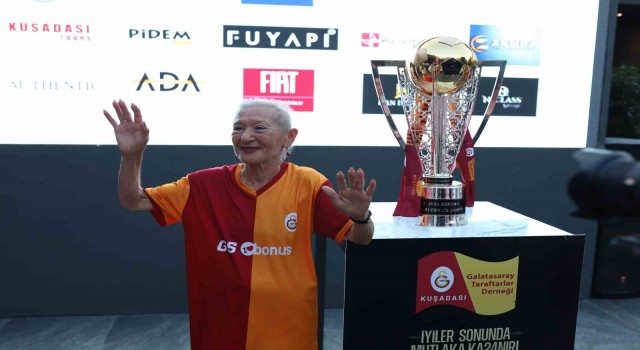Galatasarayın şampiyonluğu Kuşadasında muhteşem bir geceyle kutlandı