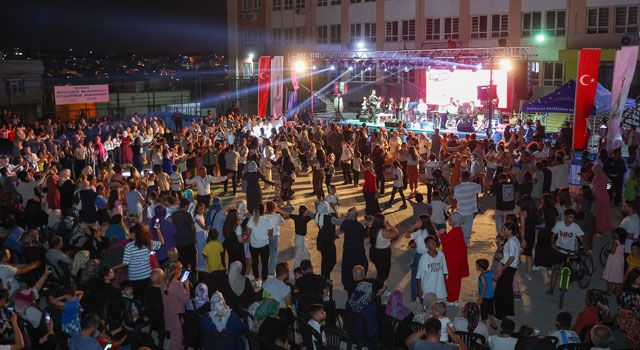 Gazi Şehirliler Mahallelerinde Müzik Ziyafeti Yaşıyor