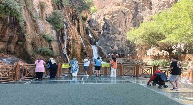 Günpınar Şelalesine ziyaretçi akını