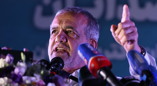 İran'ın yeni Cumhurbaşkanı Türk Kökenli Mesud Pezeşkiyan oldu