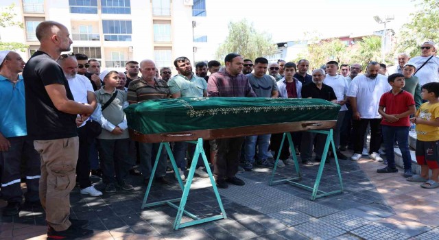 İzmirde öldürülen gümüşçü esnafı son yolculuğuna uğurlandı