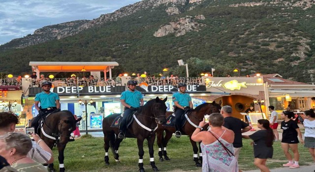 Jandarmanın atlı ekibi Ölüdenizde bu yıl da görev başında