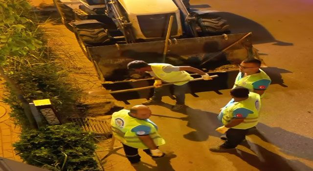 Kadirli Belediyesi, Kent Genelinde Kanal Temizliği Yaptı