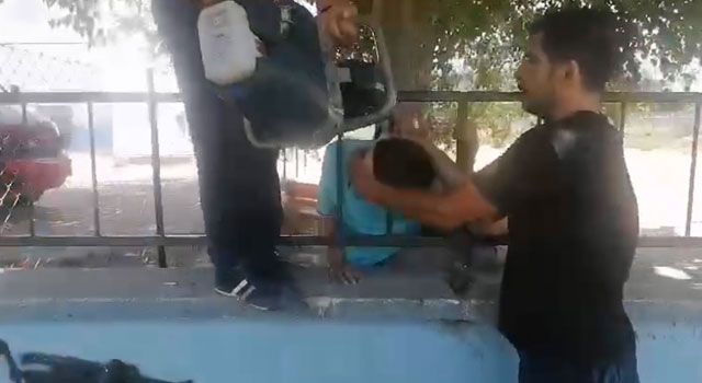 Kafası Korkuluğa Sıkışan Çocuk Kurtarıldı