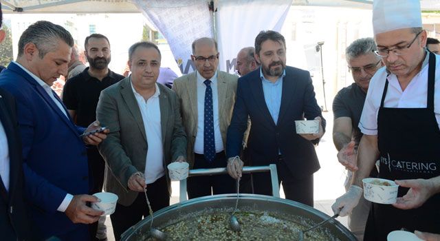 Kahramanmaraş’ta Vatandaşlara Aşure Dağıtıldı