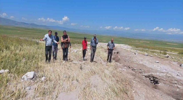 Karsta ekili araziler yağmurdan zarar gördü