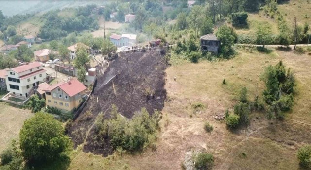 Kastamonuda tarlada çıkan anız yangını, evlere sıçramadan söndürüldü