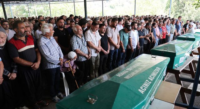Köprüden Düşen Otomobilde Hayatını Kaybeden Aile Toprağa Verildi