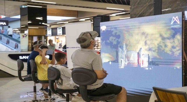 Mersinin tarihi ve turistik yerlerini sanal gerçeklik gözlüğüyle keşfediyorlar