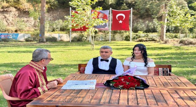 Millet Bahçesi Nikaha Ev Sahipliği Yaptı