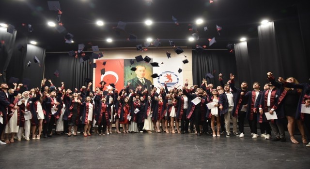 Mimarlık öğrencileri kep attı