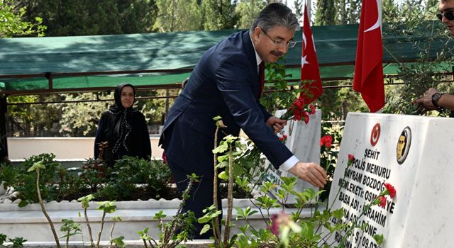 Osmaniye Protokolünden Şehitliğe 15 Temmuz Ziyareti