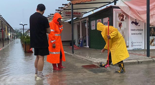 Osmaniye'de Sağanak Yağmur Sonrası Belediyeden Yoğun Çalışma