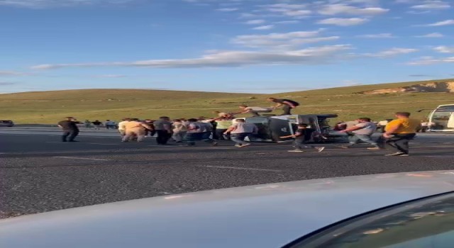 Pasinlerde zincirleme trafik kazası: 3 yaralı