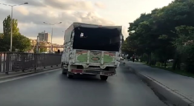 Plakasız kamyonun tehlikeli hareketleri pes dedirtti