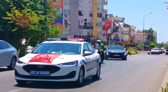 Polis, Jandarma ve Sahil Güvenlikten 15 Temmuz korteji