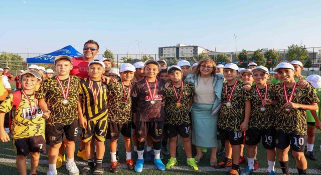 Şahinden geleceğin şampiyonalarına moral ziyareti