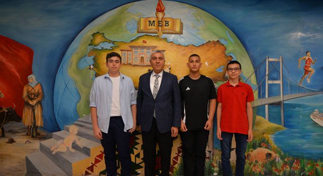 Şampiyon Öğrenciler, İl Milli Eğitim Müdürünü Ziyaret Etti