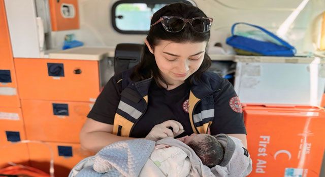 Üçüncü Çocuğunu Evinin Rahatlığında Karşıladı